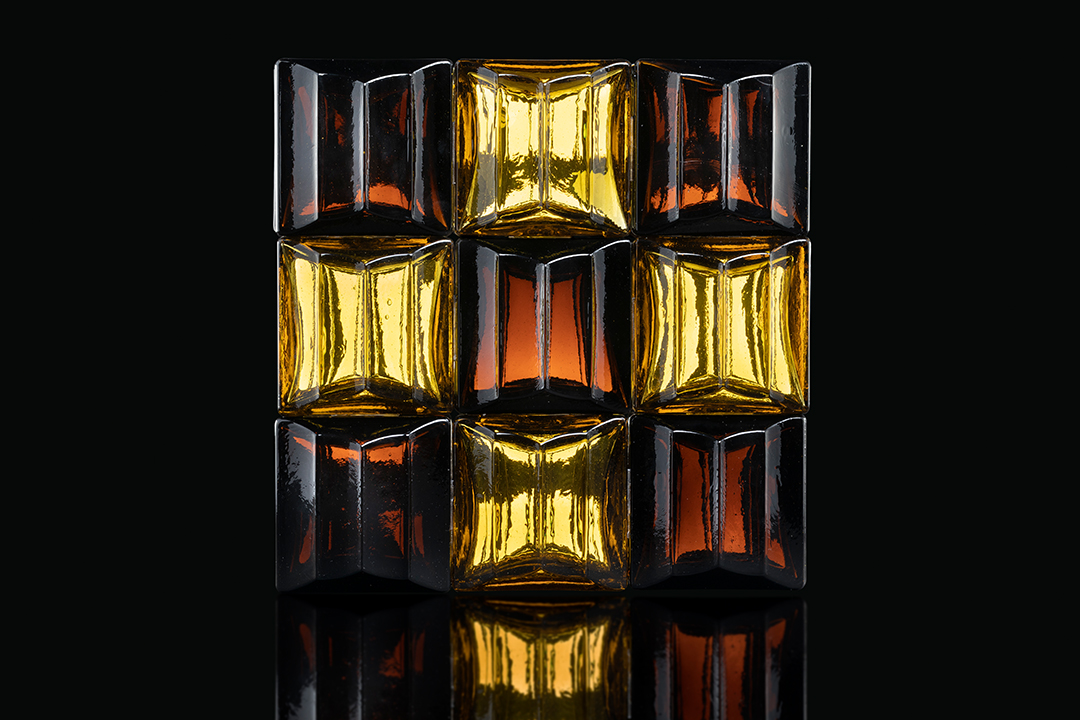 Современные стеклянные кирпичи Фальконье модели № 5 производства NWGlass.lab. Фотограф А.В. Стрельников