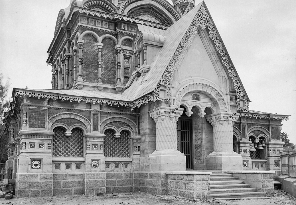 Паперть церкви во имя святого апостола и евангелиста Иоанна Богослова при Нижегородском детском приюте имени графини О.В. Кутайсовой, архитектор Д.А. Вернер, Нижний Новгород, 1903. Фотограф М.П. Дмитриев, 1900-е. ГКУ ГАрхАДНО