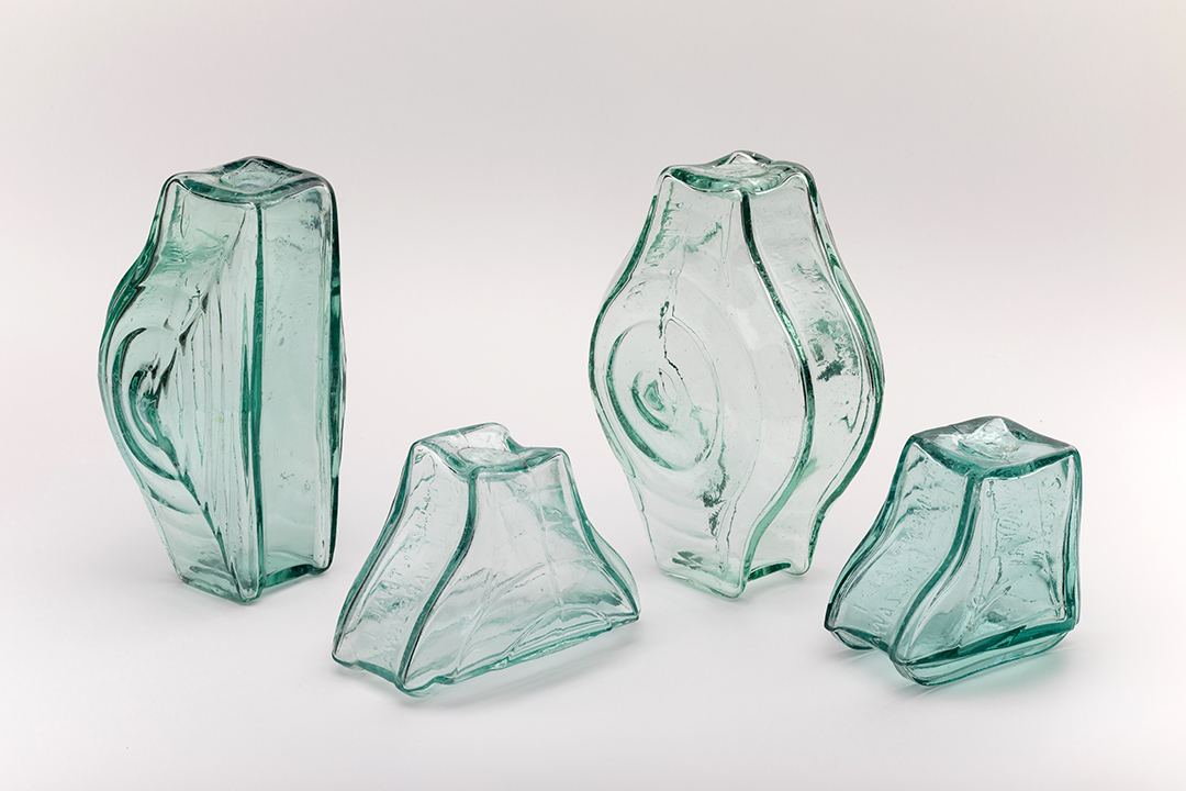 Современные стеклянные кирпичи Фальконье модели № 8, модули 1, ¾, ½ и ¼ производства NWGlass.lab. Фотограф А.В. Стрельников