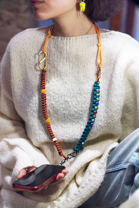 Ремешок для телефона на шею