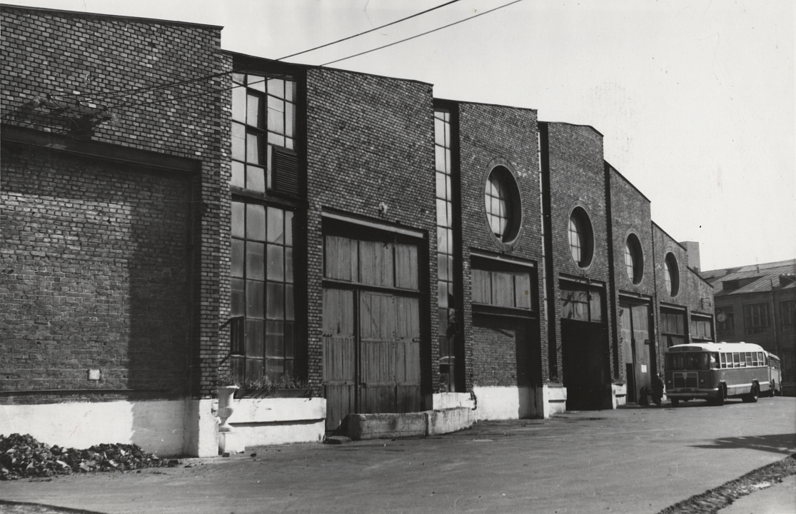 Гараж для автобусов «Лейланд» на Бахметьевской улице в Москве