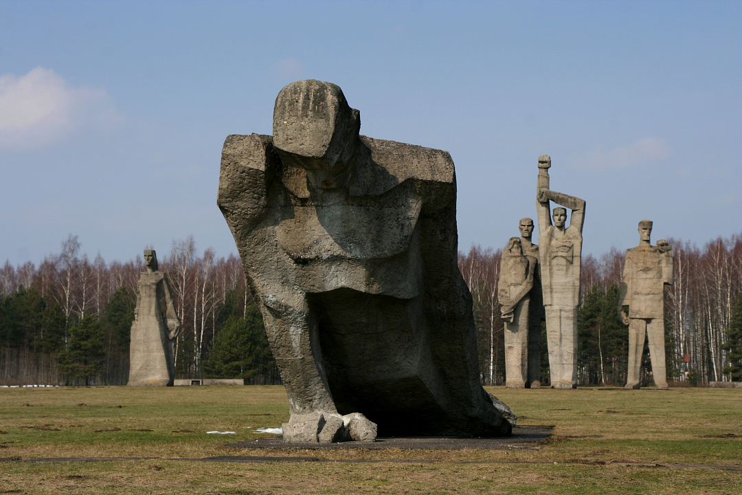 Г. Асарис, О.Остенбергс, Л.Буковский, О. Скайрайнис, Я. Зариньш, 1967 г. Мемориальный комплекс на месте концлагеря в Саласпилсе.
