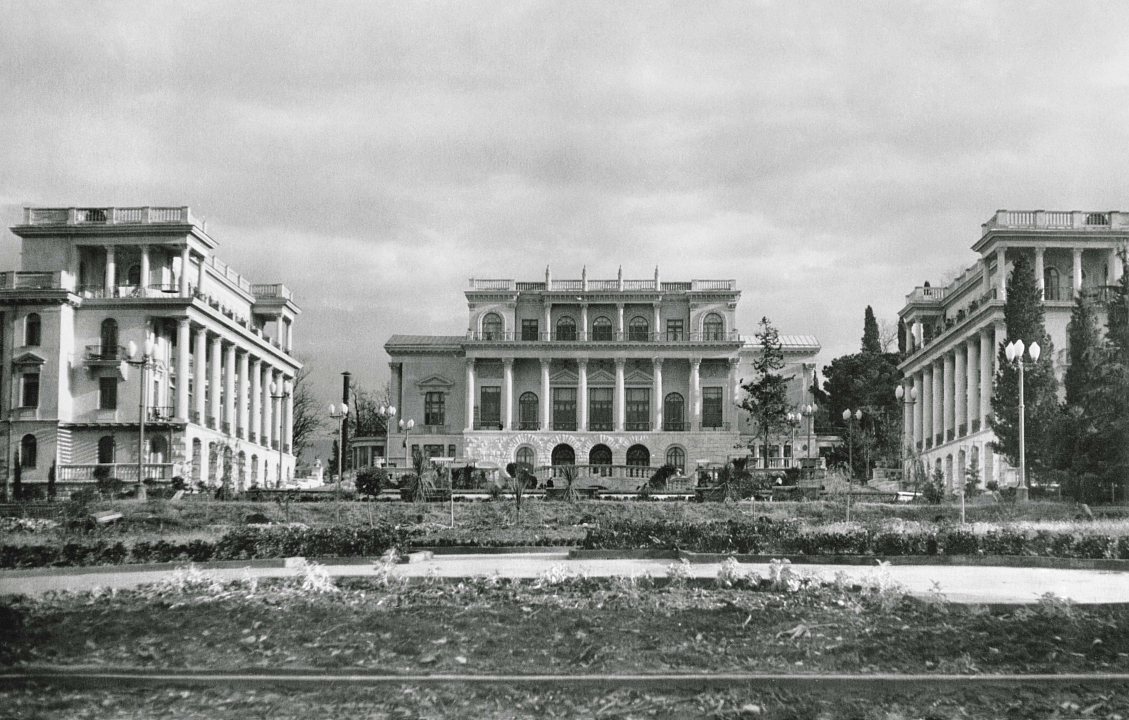 Е.В. Рыбицкий. Санаторий им. Дзержинского, 1953. Общий вид. Фото М.Н. Перевезенцева, 1954