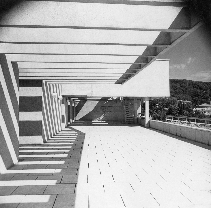 И.М. Виноградский, В.А. Зальцман, В.Г. Лисовский. Санаторий «Приморье», 1975. Пергола на крыше. Фото В. Найшуля, 1976