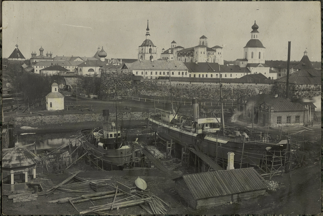 Альбом фотографий Соловецкого лагеря особого назначения (СЛОН). Архангельская обл., Соловецкие о-ва. 1920-1930-е гг. Фрагмент. ГМИГ