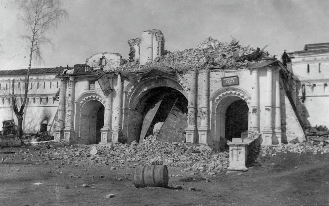 Надвратная церковь Новоиерусалимского монастыря.  Вид с востока. Фото 1944 г.