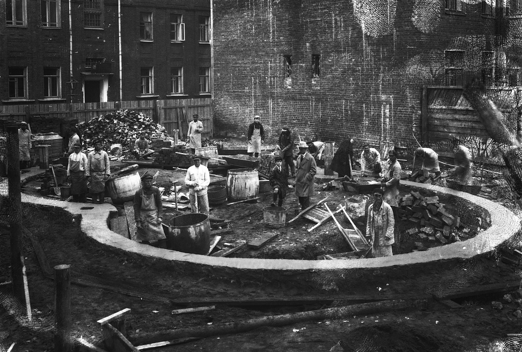 Дом Мельникова. Окончание строительства фундамента