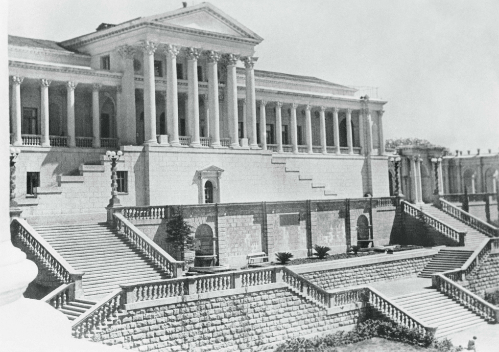 И.С. Кузнецов. Санаторий имени С. Орджоникидзе, 1935-1937. Вид на клубный корпус. Фото 1930-х годов