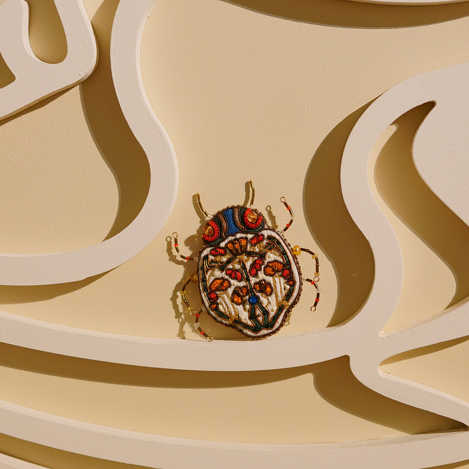 Брошь модерн «Жук» 