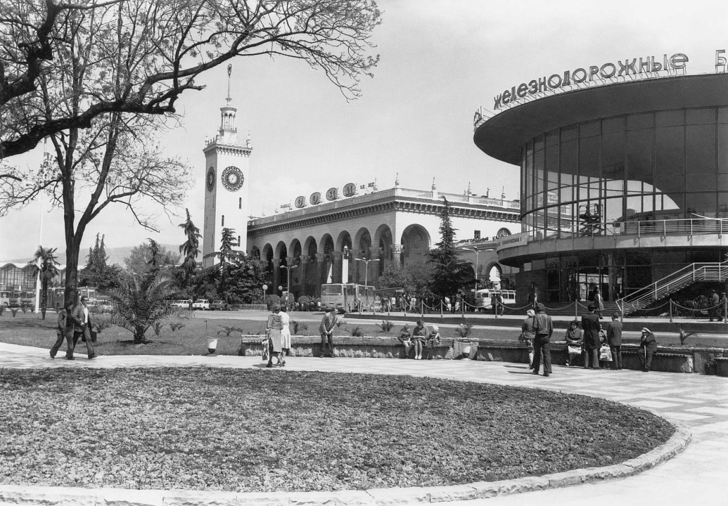 Привокзальная площадь. Фото М.М. Чуракова, 1979