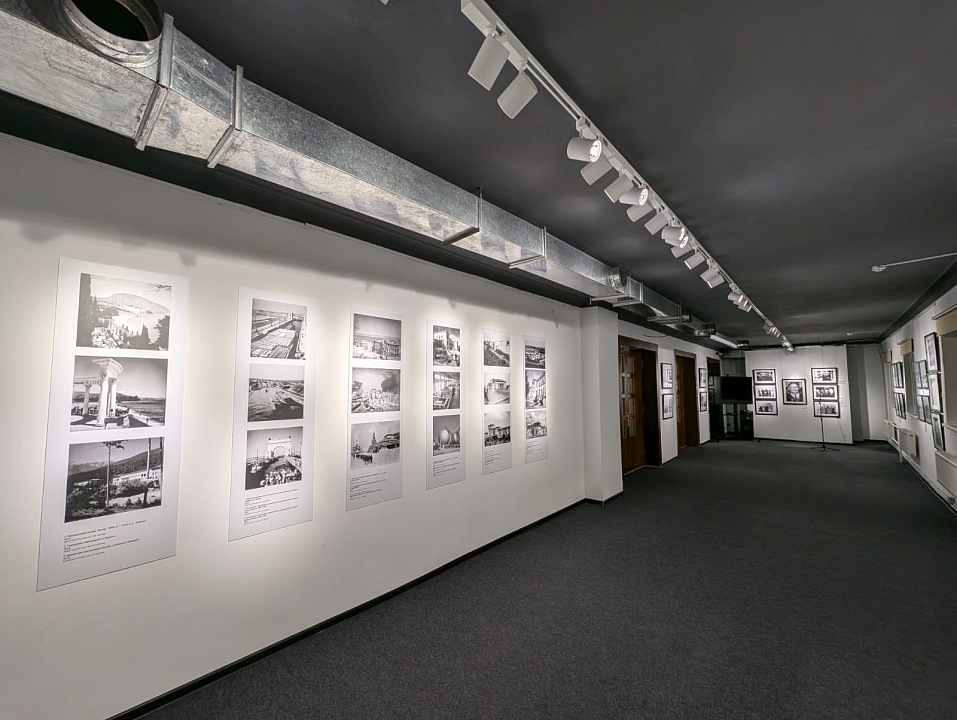 Выставка «Выбор Евгения Халдея» в Норильском музее, 2024